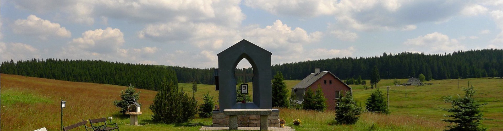 Jelení – památník bývalého kostela