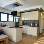 Obývací pokoj s kuchyňskou linkou apartmánu Eleanora