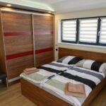 Ložnice s manželskou postelí apartmánu Eleanora