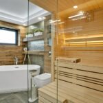 Koupelna se záchodem a saunou apartmánu Ravi