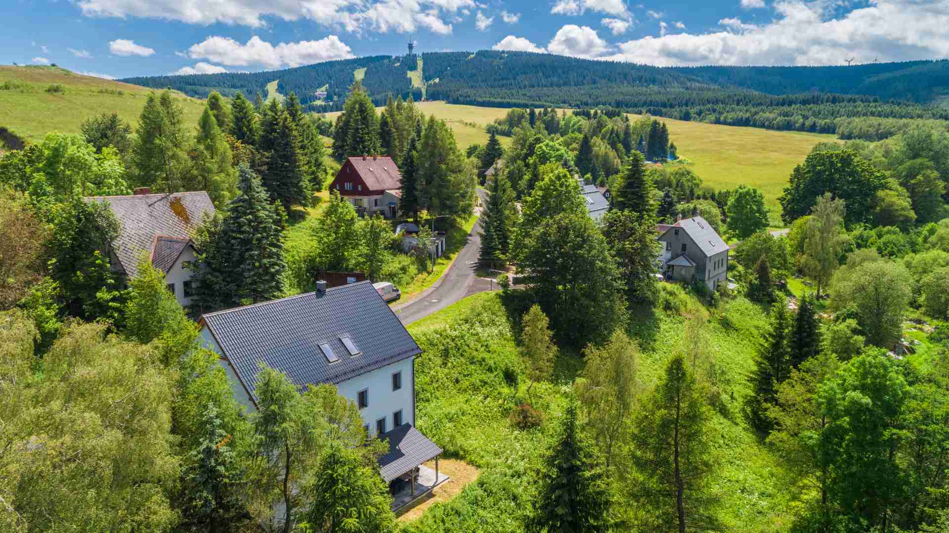 Okolí apartmánového domu Klínovec 129