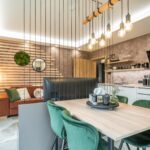 Obývací pokoj s kuchyňským koutem apartmánového domu Scandic Boží Dar