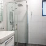 Koupelna se záchodem apartmánu Adina 1