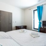 Ložnice s manželskou postelí apartmánu Adina 2