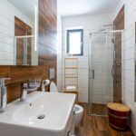 Koupelna se záchodem apartmánu Adina 3 v komplexu Ski Chalet Klínovec