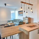 Obývací pokoj s kuchyňskou linkou apartmánu A1