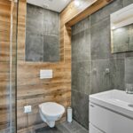 Koupelna se záchodem apartmánového domu Abertamy Rezidence