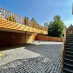 Dvůr apartmánového domu Abertamy Rezidence