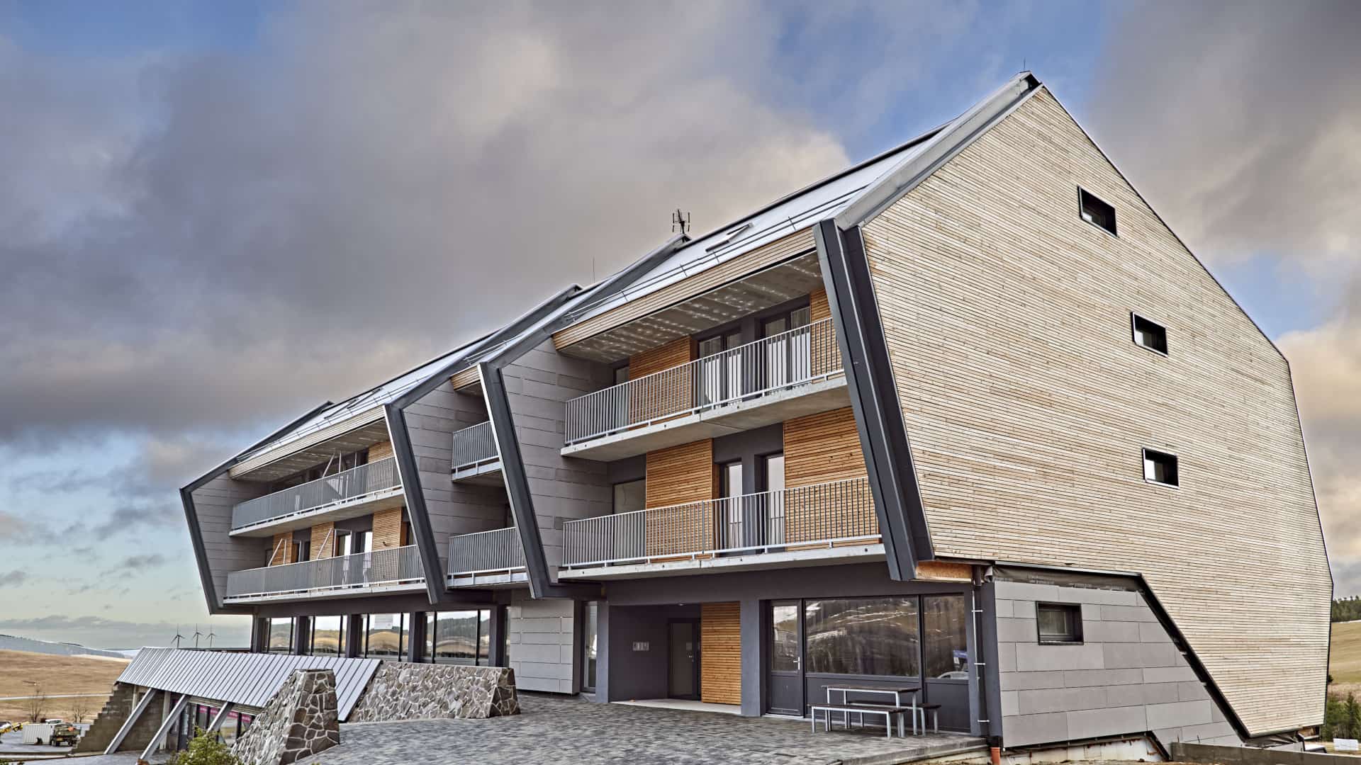 Exteriér budovy apartmánů Hexagon