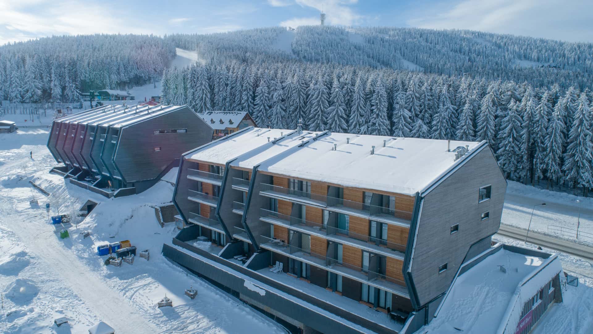 Exteriér budovy apartmánů Hexagon